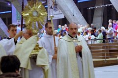 AOBR 2015 08 12 AU 16 LOURDES 5 PROCESSION DANS LA BASILIQUE SOUTERRAINE (13)